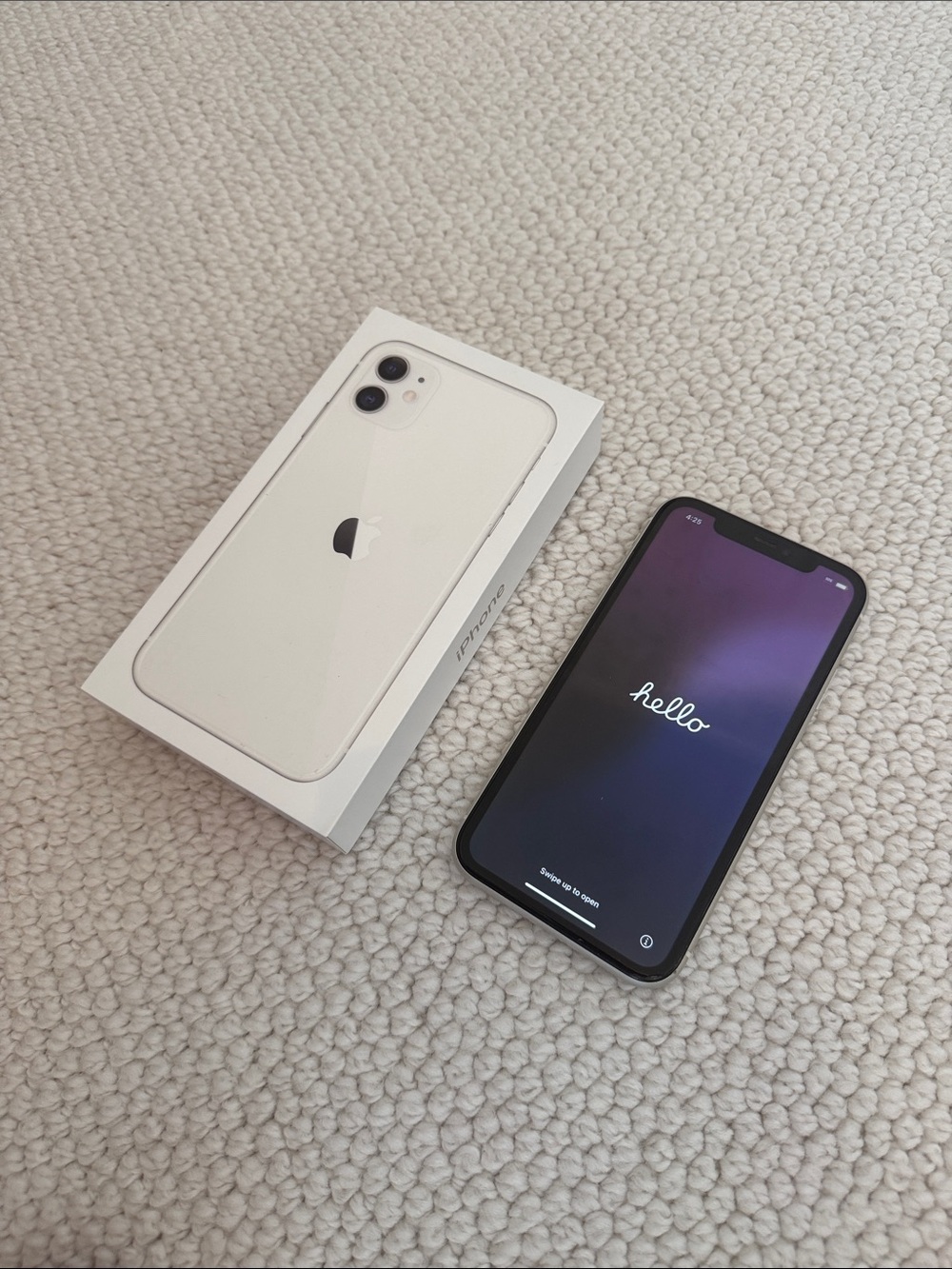 UNLOCKED Apple iPhone 11 64GB - white - great condition